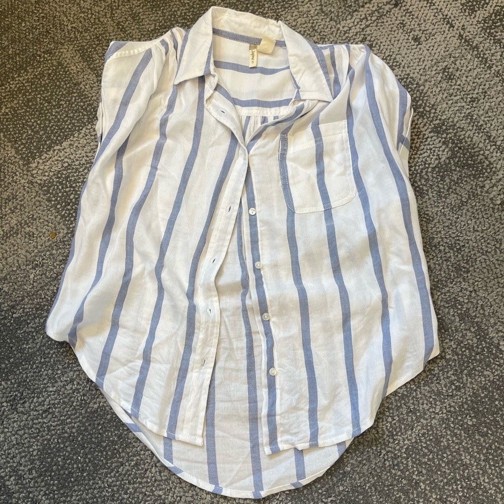Short sleeve shirt, blue and white color, size S